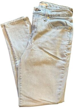 Levi's 721 High Rise Skinny Women’s Slim Fit Jeans in Light Wash